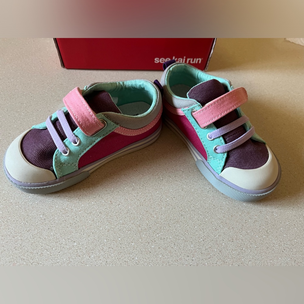 See Kai Run Toddler Sneakers, size 7